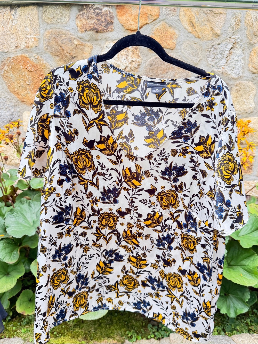 Liz Claiborne White Floral V-Neck Blouse with Yellow & Navy Accents